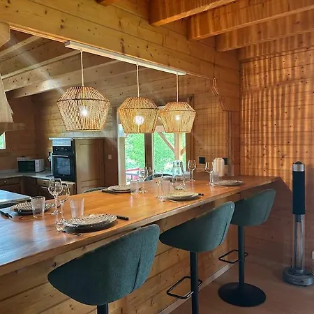 Nyaraló Dans Un Ecrin De Verdure Avec Privatif *