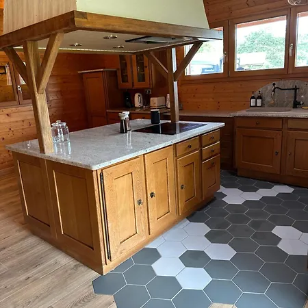 Dans Un Ecrin De Verdure Avec Privatif Nyaraló *