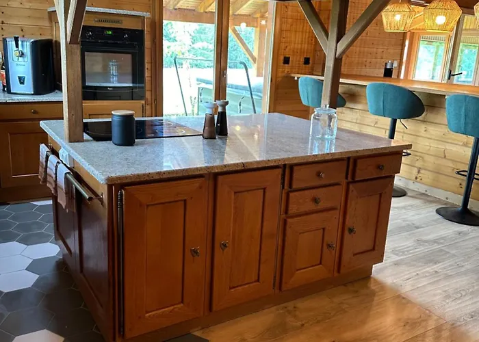 Dans Un Ecrin De Verdure Avec Privatif *